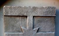 Надгробна плоча на Йоанис и Йосав Пефтидис от 1753 г, открита при църквата „Св. Богородица”
