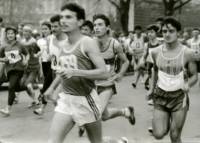 На този 21-километров маратон от Бургас до Поморие през 1989 г., Жоро финишира в първата тройка(вдясно на кадъра)