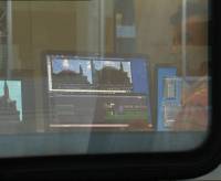 На мониторите във влака ясно се виждаше, че излъчват кадри от столичната джамия