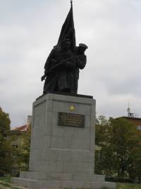 1692 – Паметникът на Освободителите в градския център