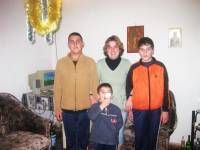 Сашка от Павликени и трите й деца недоумяват в каква държава живеят, снимка: в. 