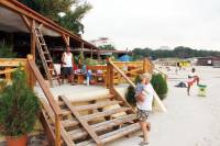 Незаконните заведения по плажовете на Китен в момента са обичайна практика, с която човекът на НФСБ е решен да се справи