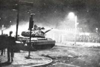 На 14 ноември 1973 г. пред сградата на атинската Политехника започват масови студентски протести за сваляне режима на „черните полковници”