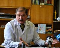 Д-р Иванчо Драганчев вдига ръце как да извади от батака лечебницата, която управлява
