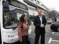 Бургаският кмет Димитър Николов и новоизпеченият министър на  регионалното развитие и благоустройство Лиляна Павлова (тогава все още заместник на Плевнелиев) позират пред модерен автобус в края на ноември 2010 г. след подписването на договор по проект „Интегриран градски транспорт на Бургас“