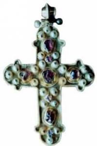 Сребърен нагръден кръст с перли и аметисти, лично притежание на цар Георги Тертер. Съхранява се в Атонския манастир Ватопед