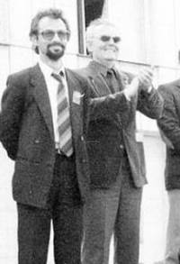 Ахмед Доган (вляво) с Юнал Лютви на предизборен митинг в Кърджали през 1990 г.