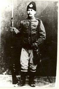 Никола Обретенов в униформа от времето, по което Ботев е четник