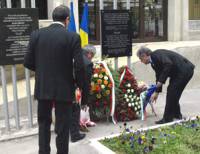 Момент от откриването на паметната плоча на Попов в Турну Мъгуреле през 2010 г. 