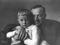 Иван Багрянов със сина си