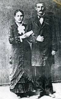 Тодор Тотев – син на Филип Тотю, със съпругата си Ирина – дъщеря на Бачо Киро, учители в с. Летница