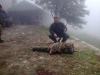 Валентин Златев, който минава и за душеприказчик на Борисов, обича да стреля по вълци и мечки  Снимка: Botevgrad.com