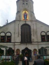 На плочата над входа на църквата „Св. Богородица“ в Дупница е изписано и името на Михаил Икономов