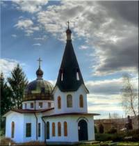 Параклисът „Свети цар Борис-Михаил Покръстител“ е построен през 2005 г. в памет на руски войници, паднали в сраженията при селото