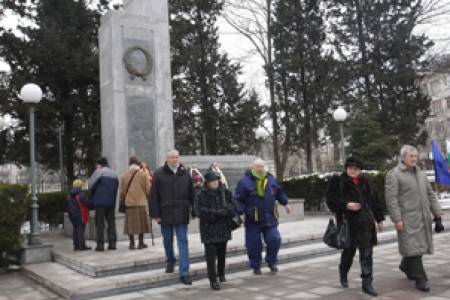 Националният фронт с грижа за бургаските паметници