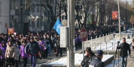 Репресират деца на стачкуващи оръжейници в Сопот