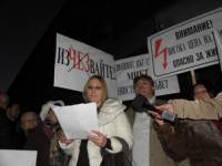 Люси Манова, една от организаторите на демонстрацията и активист на СИЛА в Благоевград, бе задържана в полицията