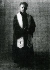 Свещеник д-р Васил Тулешков, внук на протойерей Петър Тулешков. Снимката е правена в Чехия около 1928 г.