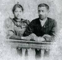 Внучката на Зойка Тулешкова – Молка Калчева, със съпруга си Димитър Стерев през 1893 г. Мъжът й е известен поет, драматург, революционер и създател на известната „Стерева градина” в Бургас