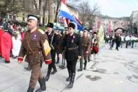Родолюбците, водени от председателя си Върбан Минев, с униформите на 18 Етърски пехотен полк