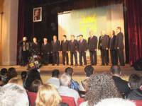 Мъжкият певчески хор към читалището в Тополовград трогна до сълзи публиката с прочувственото си изпълнение на песен, посветена на цар Самуил