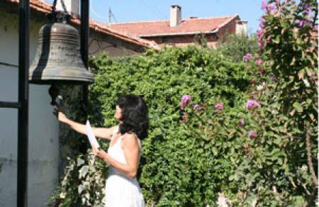 Нова 300-килограмова камбана звъни в Одрин