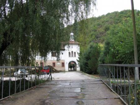 Легенди за хайдушкия манастир в Сакар планина