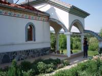 Параклисът „Св. Петка“ над Дупница е едно от многото поклоннически места в околността