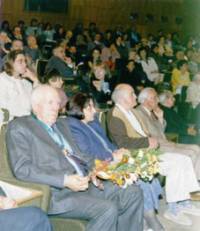 Хайтов през 1999 г. по време на честването на 80-годишния му юбилей в Смолян в залата на Общината