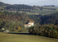 Семейният замък край едноименното село Гутенберг