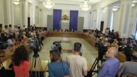 По време на срещата с поддръжниците на кабинета „Орешарски“ МВР шефът Цветлин Йовчев пък обеща, че ще се погрижи за „реда на жълтите павета“