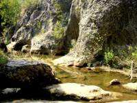 Река Негованка образува живописен, вкопан в скалите, пролом