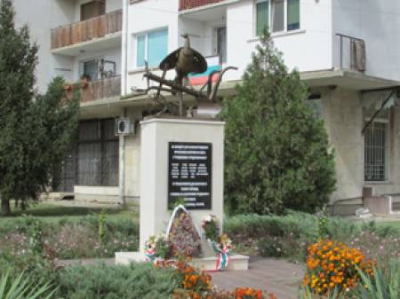 В Драганово вдигнаха паметник на градинаря
