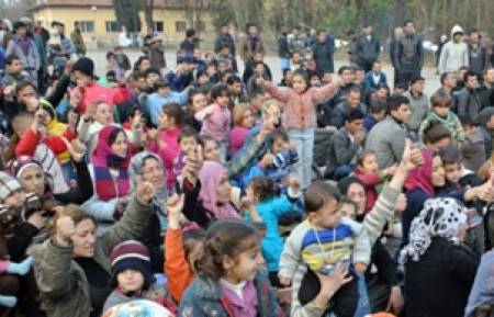 Бежанци в Харманли на протест заради статут