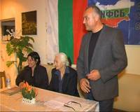 Гост на учредителното събрание на НФСБ в Крушари бе областният координатор за Варна и Добрич Валентин Николов (правият)