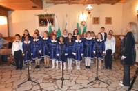 Изпълненията на детски хор „Медени звънчета” към читалището в Тополовград създадоха необходимата атмосфера на събитието