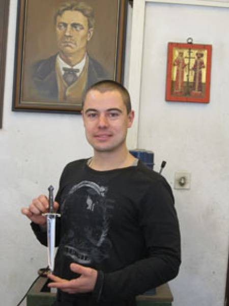 Ножът и камата на Левски близо до оригинала