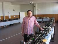 Миналата година за празника на Златарица Иван Вачков показа 102 от шевните си машини, които подредени една до друга, образуваха редица над 100 метра