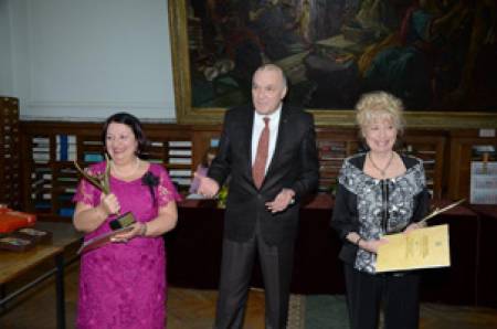 Отличиха две жени с приза „Българка на годината 2013“