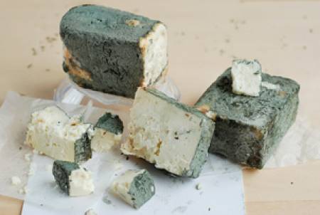 Чудната история на българското зелено сирене