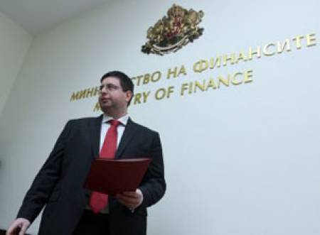 Плевнелиев извива ръцете на парламент и правителство в оставка