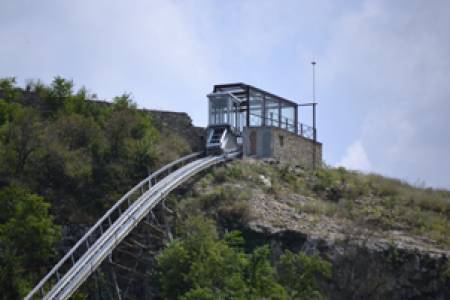 Зъбчата железница ще качва туристите на Трапезица
