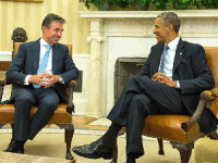 През юли на срещата си с Барак Обама генсекът на НАТО Расмусен отбеляза, че Русия води в Украйна „хибридна война“