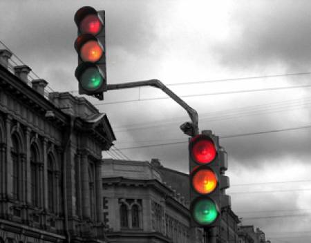 Наказателно постановление при минаване на жълт светофар