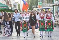 Традиционното дефиле по главната улица на Бургас предизвика интереса на жителите и гостите на града