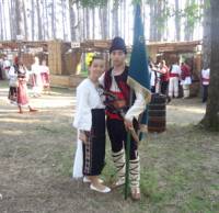 Все повече млади хора се събират на това място и с гордост носят българските народни носии