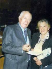 Писателят с дъщеря си през 1999 г.