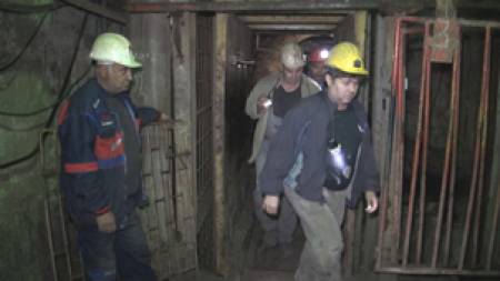 Накараха 42-ма миньори да протестират срещу НЕК