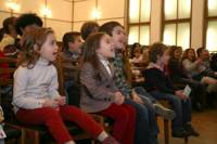 Децата в публиката се забавляват много, но така и заобичват класиката