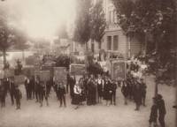 Празнично шествие на учениците от Френския колеж „Свети Августин” в началото на ХХ век